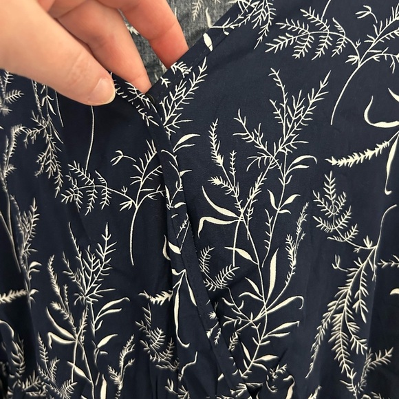 Bloomchic Peblum Navy and White Top, Sz 2XL - Picture 2 of 8